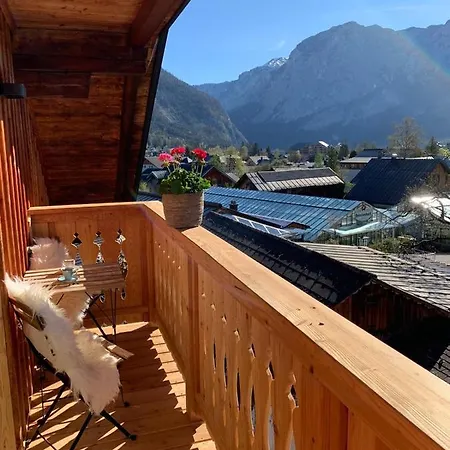 Flora - Your Austrian Daire *