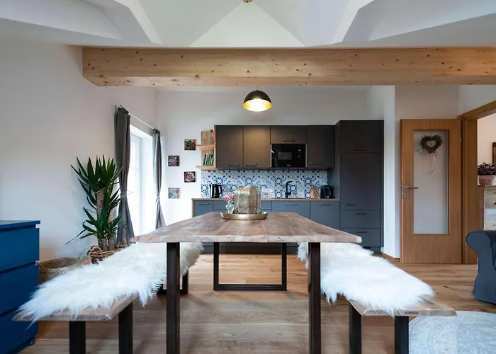 Flora - Your Austrian Apartament *